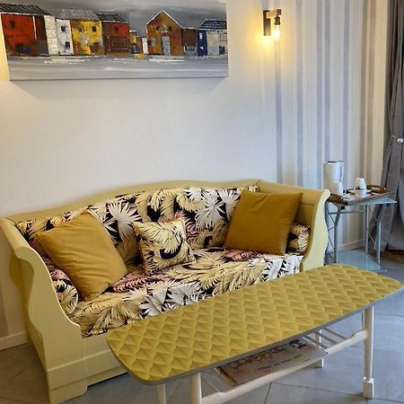 Doupassage Bed & Breakfast La Chatelaine Bagian luar foto