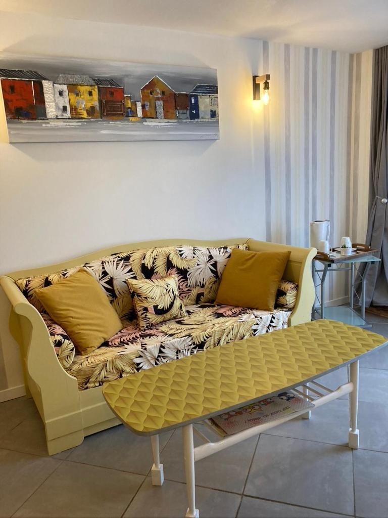 Doupassage Bed & Breakfast La Chatelaine Bagian luar foto